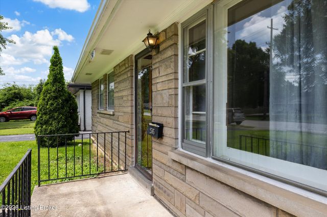 2505 Goldsmith Ln, Louisville, KY 40218