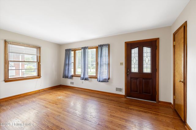 2505 Goldsmith Ln, Louisville, KY 40218