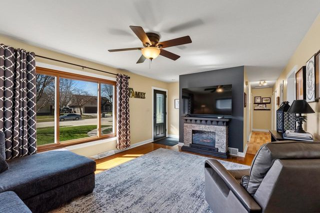 N169W20242 Wilshire DRIVE, Jackson, WI 53037