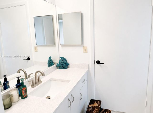 11461 Lakeview Dr 8A, Coral Springs, FL 33071