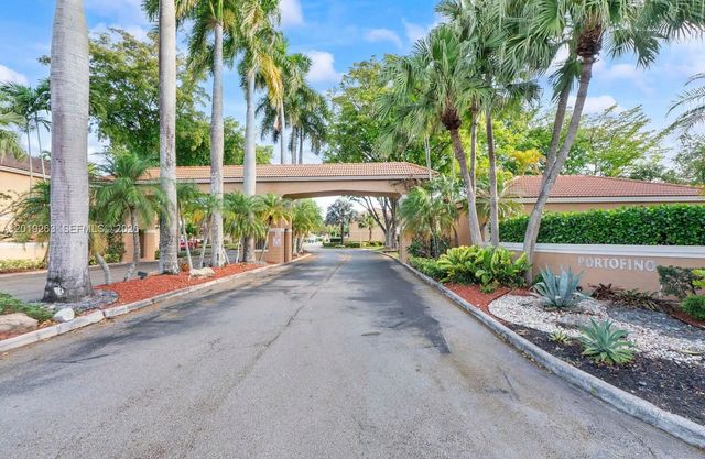 11461 Lakeview Dr 8A, Coral Springs, FL 33071