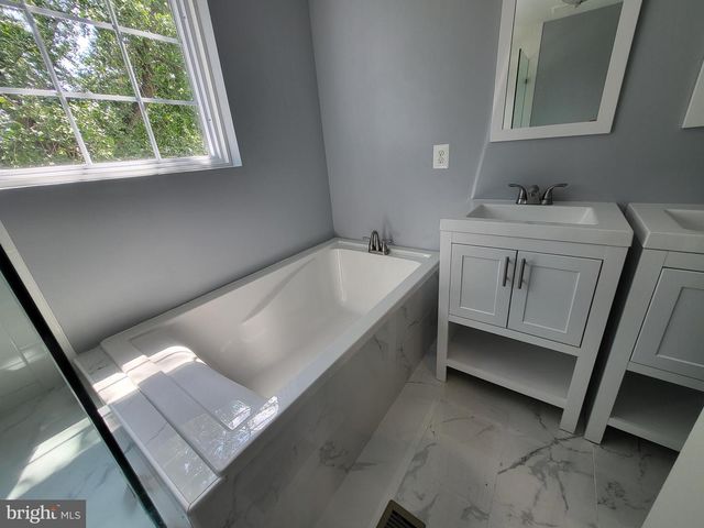 1662 KRAMER ST NE, Washington, DC 20002