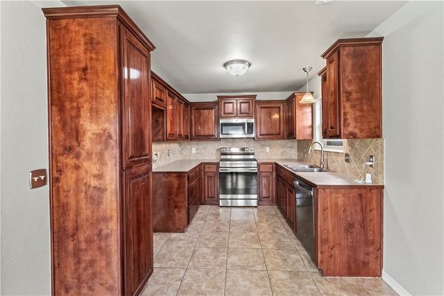 2170 Meadowbrook Drive, Elkins, AR 72727