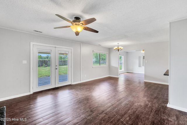 89 Sterling Road, Jacksonville, NC 28546