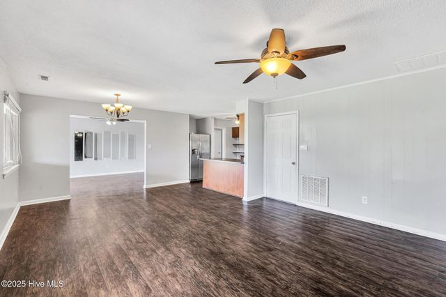 89 Sterling Road, Jacksonville, NC 28546
