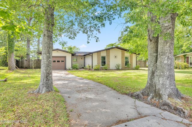 89 Sterling Road, Jacksonville, NC 28546