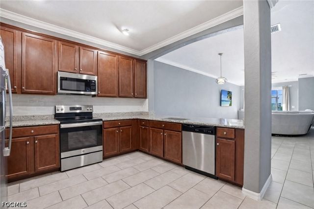 2519 Vine AVE, Naples, FL 34120