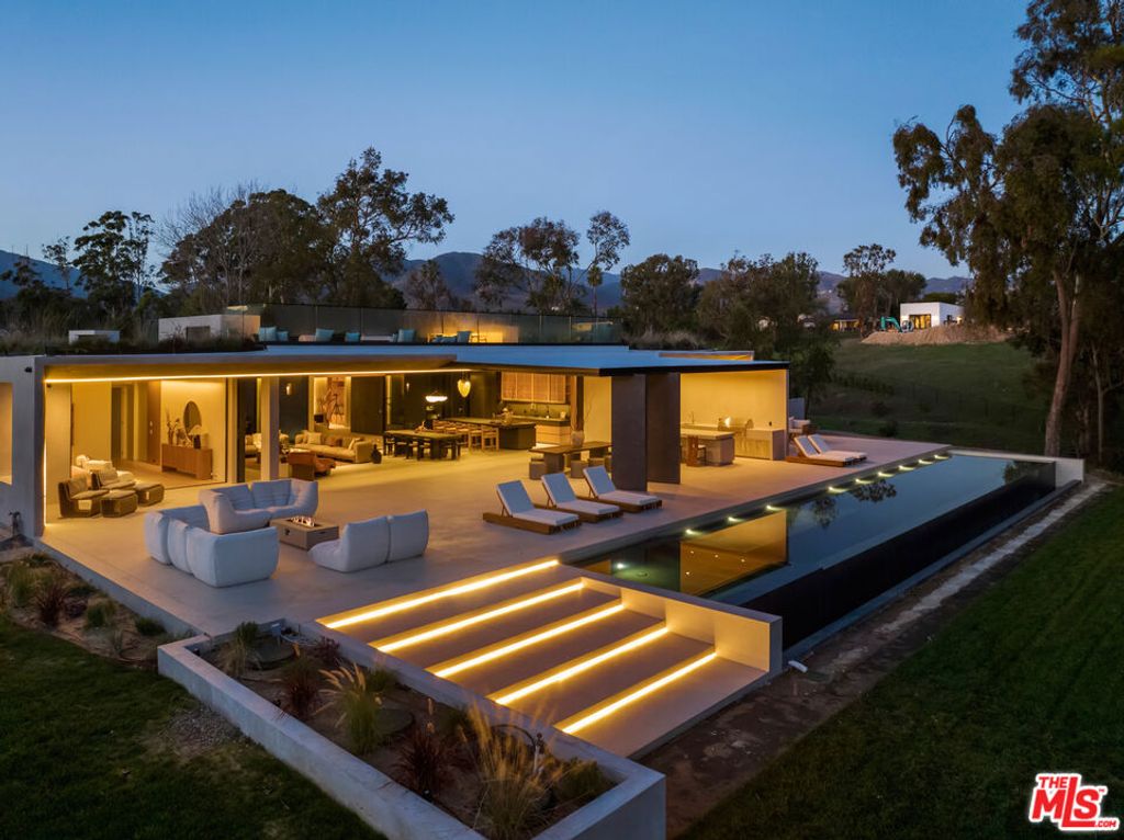 Image 2 of property listing at 29200 Larkspur Lane, Malibu, CA 90265