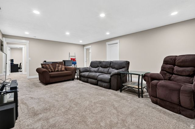 9562 S MICHAL ROBERT LN, West Jordan, UT 84081