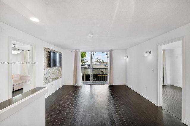 1720 NW N River Dr 211, Miami, FL 33125