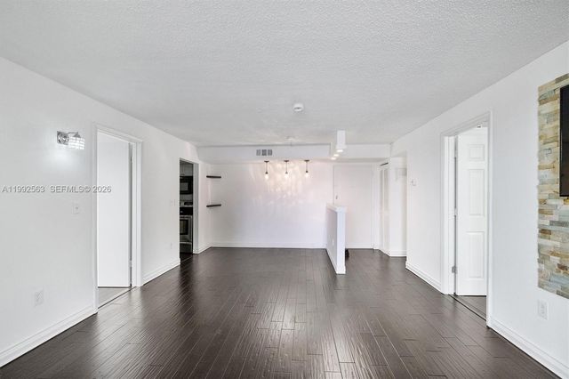 1720 NW N River Dr 211, Miami, FL 33125