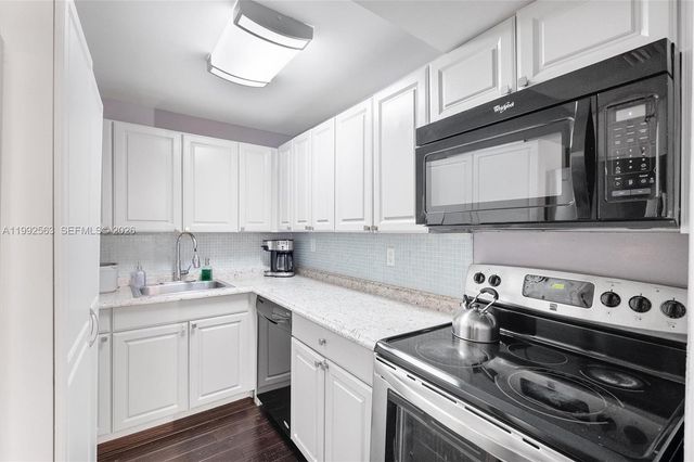 1720 NW N River Dr 211, Miami, FL 33125