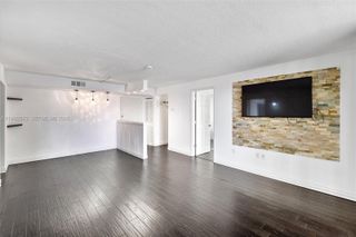1720 NW N River Dr 211, Miami, FL 33125