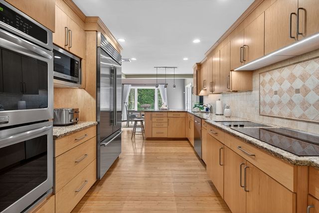28 Algonquin Ave, Andover, MA 01810