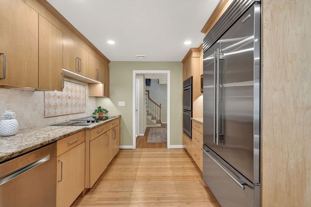 28 Algonquin Ave, Andover, MA 01810