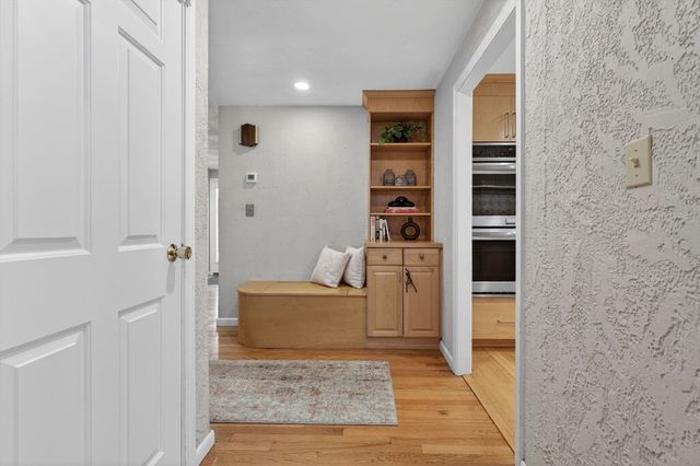 28 Algonquin Ave, Andover, MA 01810