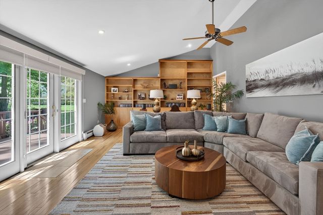 28 Algonquin Ave, Andover, MA 01810