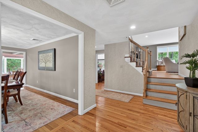 28 Algonquin Ave, Andover, MA 01810