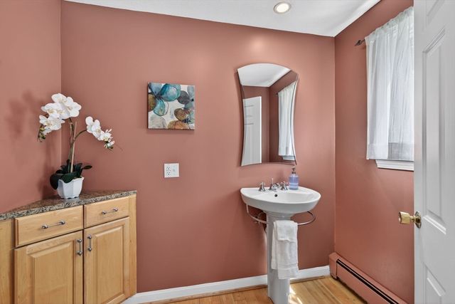 28 Algonquin Ave, Andover, MA 01810