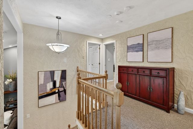 28 Algonquin Ave, Andover, MA 01810