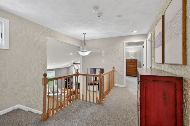 28 Algonquin Ave, Andover, MA 01810
