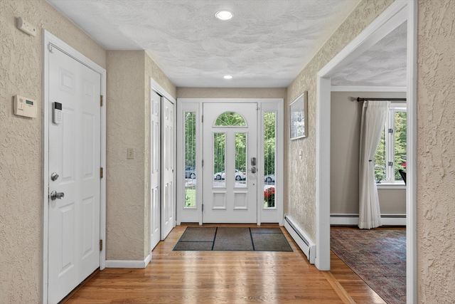 28 Algonquin Ave, Andover, MA 01810