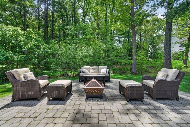 28 Algonquin Ave, Andover, MA 01810