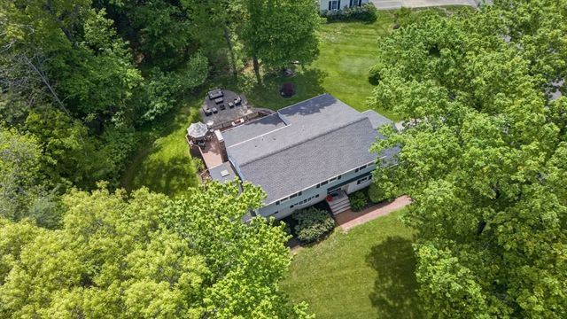 28 Algonquin Ave, Andover, MA 01810