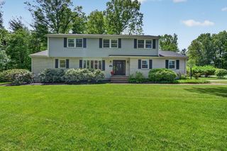 28 Algonquin Ave, Andover, MA 01810