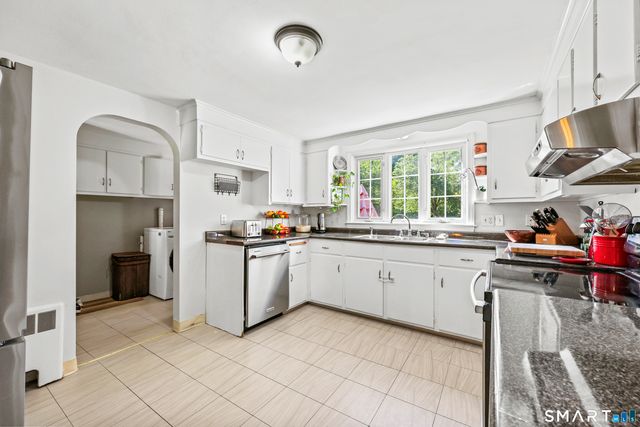 73 Longlane Road, West Hartford, CT 06117