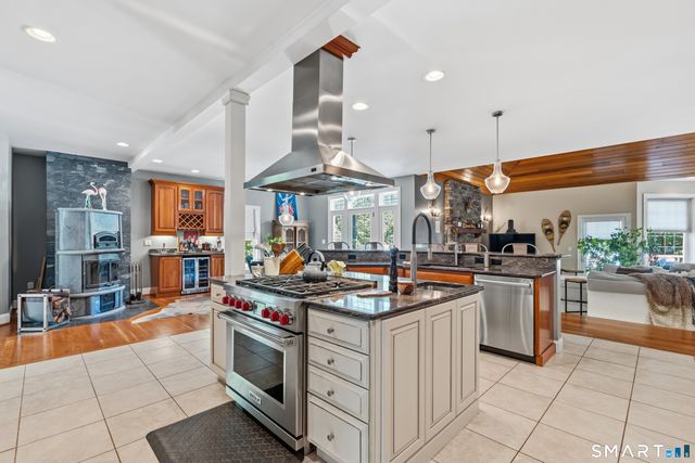 212 Fox Hollow Lane, Bristol, CT 06010