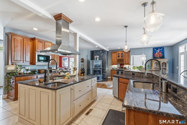 212 Fox Hollow Lane, Bristol, CT 06010