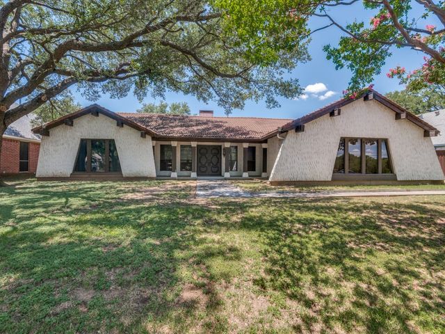 1425 Meyers Road, Irving, TX 75060