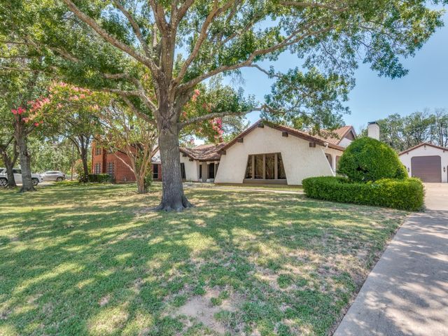 1425 Meyers Road, Irving, TX 75060