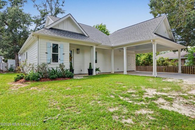 416 Ulman Avenue, Bay Saint Louis, MS 39520