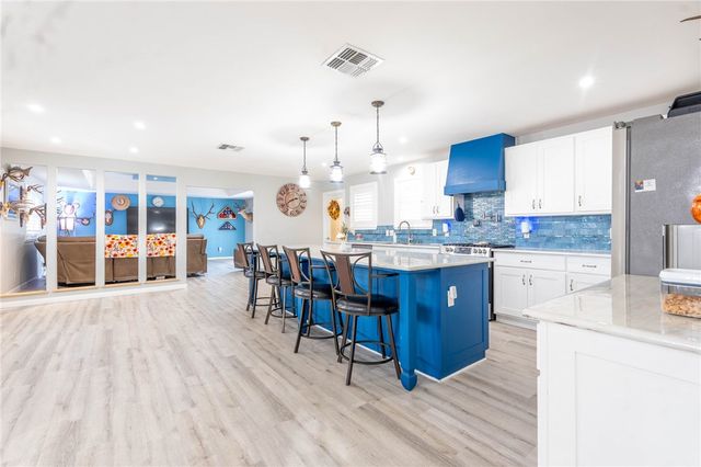 442 Oakdale Dr, Corpus Christi, TX 78418