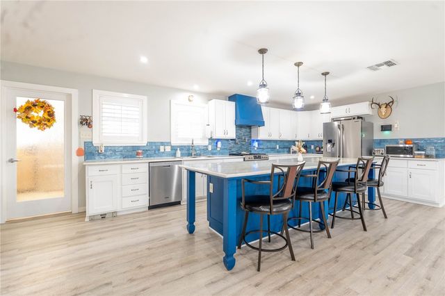 442 Oakdale Dr, Corpus Christi, TX 78418