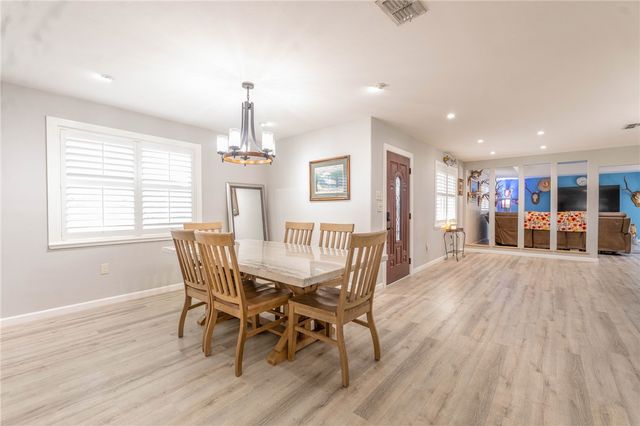 442 Oakdale Dr, Corpus Christi, TX 78418