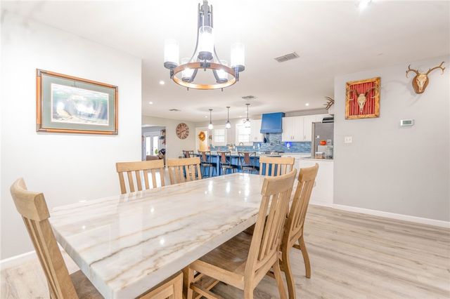 442 Oakdale Dr, Corpus Christi, TX 78418