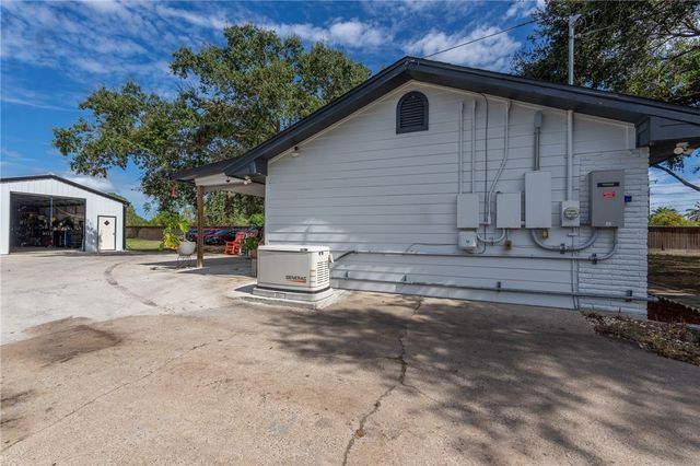 442 Oakdale Dr, Corpus Christi, TX 78418