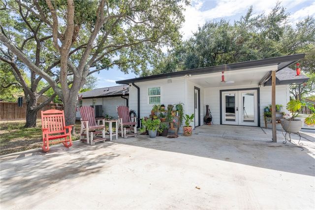 442 Oakdale Dr, Corpus Christi, TX 78418