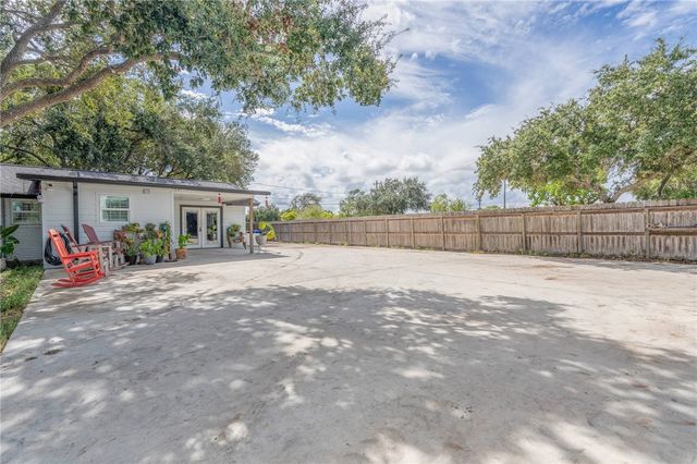 442 Oakdale Dr, Corpus Christi, TX 78418
