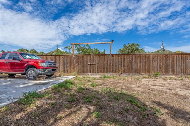 442 Oakdale Dr, Corpus Christi, TX 78418