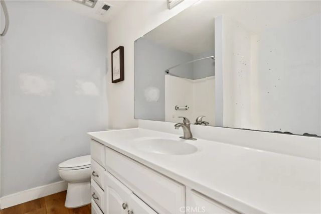 700 W La Veta Avenue T4, Orange, CA 92868