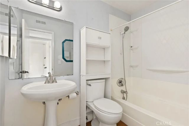 700 W La Veta Avenue T4, Orange, CA 92868