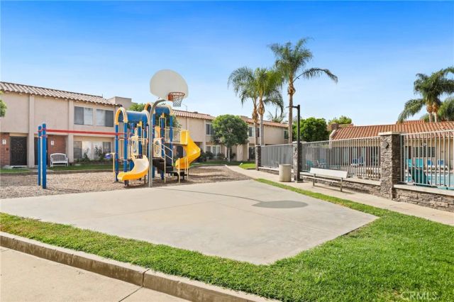 700 W La Veta Avenue T4, Orange, CA 92868