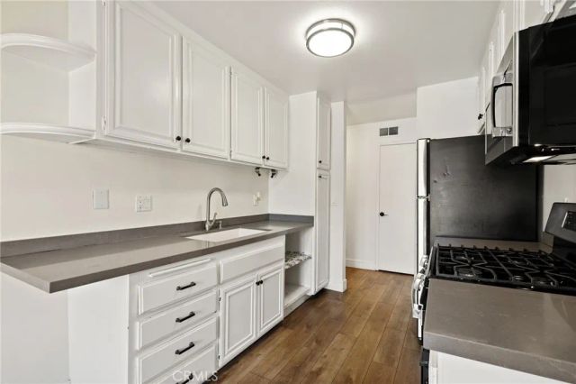 700 W La Veta Avenue T4, Orange, CA 92868