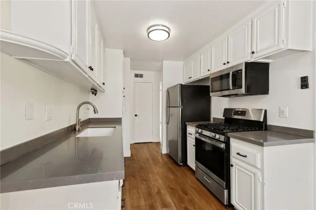 700 W La Veta Avenue T4, Orange, CA 92868