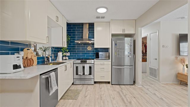 1124 W DESOTO STREET, Clermont, FL 34711