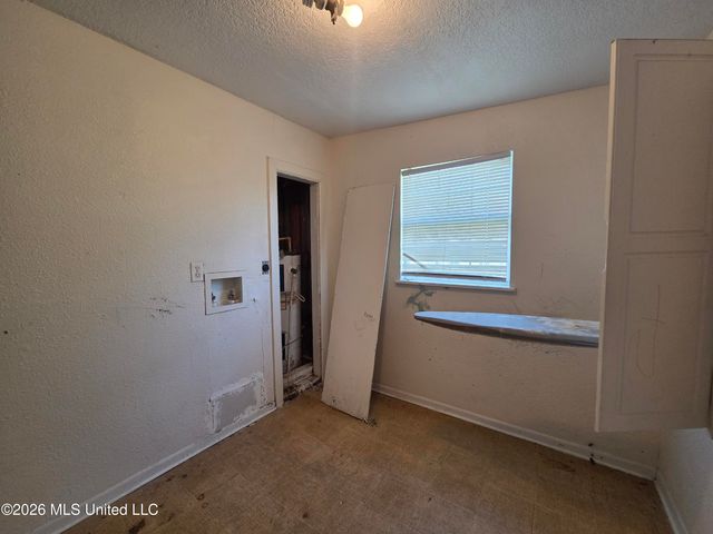 2517 N 9th Street, Ocean Springs, MS 39564